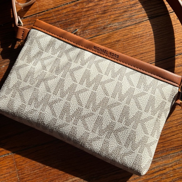 NWT Michael Michael Kors Gray Cream & Tan Women's Fanny Bag Leather - Picture 3 of 6